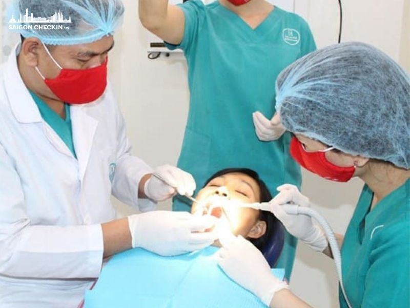 top-nha-khoa-lay-cao-rang-tphcm-khong-dau-an-toan-khong-e-buot-4