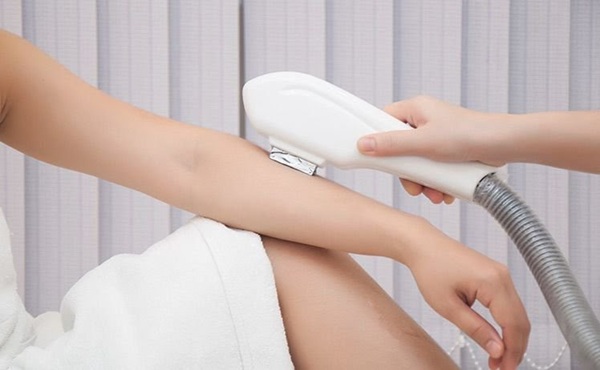 Midu Spa ứng dụng công nghệ triệt lông hiện đại như Diode Laser, IPL giúp hỗ trợ giảm lông, làm chậm mọc lại và mang đến làn da mịn hơn.