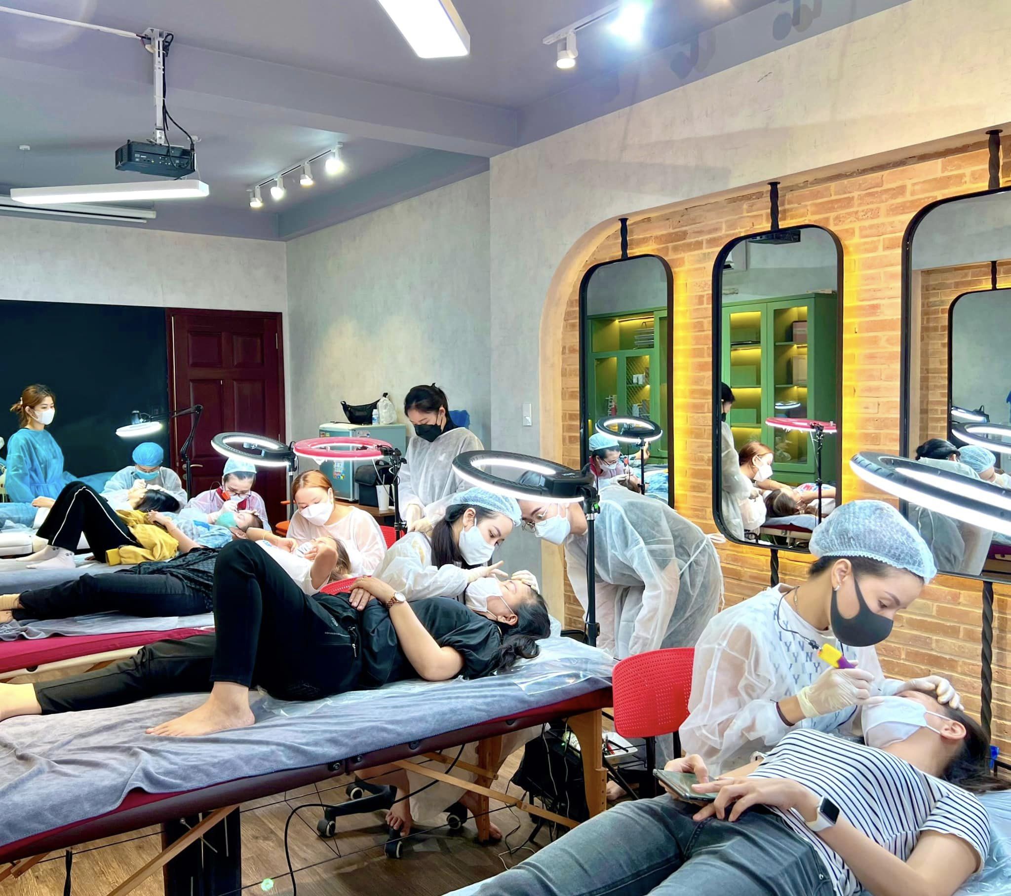 TEE 8 Beauty Academy tại Phú Nhuận