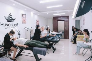 Master Huyen Lee phun xăm thẩm mỹ tại Quận 1