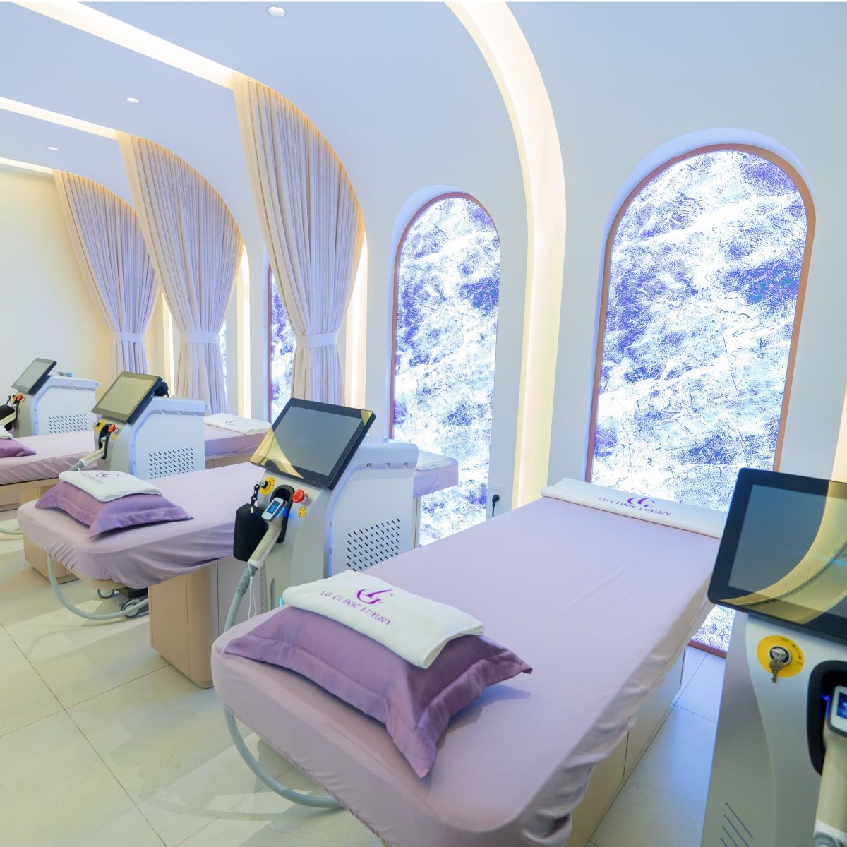 LG Clinic Tân Phú - không gian điều trị và thiết bị thẩm mỹ công nghệ cao