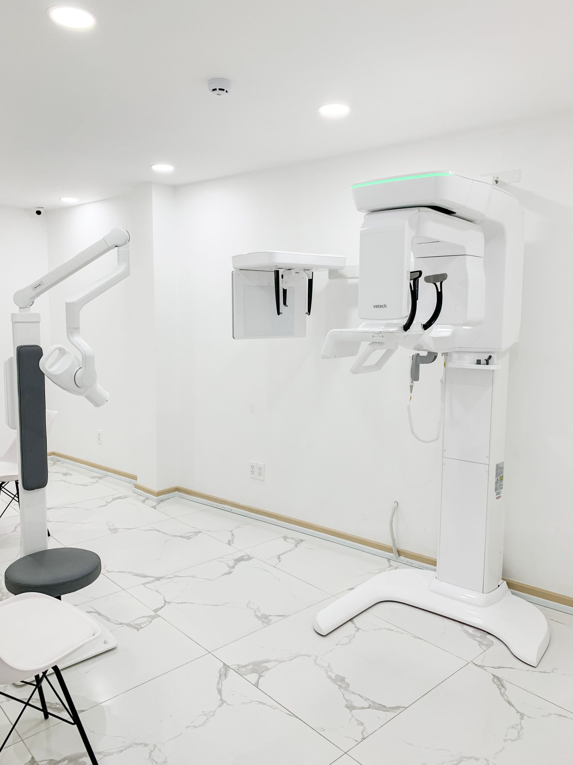 Trang thiết bị tại Nha Khoa Kim Quận 7 hỗ trợ cấy ghép Implant