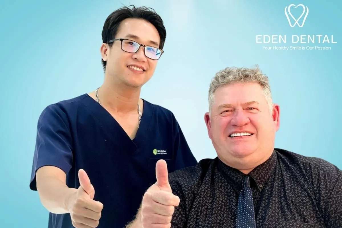 Bác sĩ và khách hàng tại Eden Dental Quận 7