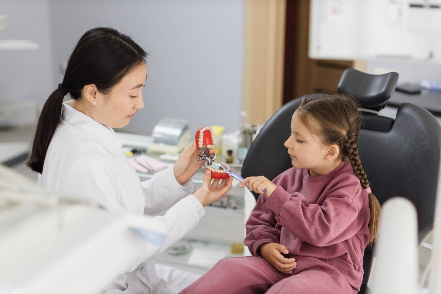 Bác sĩ Nha khoa Sakura Quận 7 hướng dẫn chăm sóc răng miệng