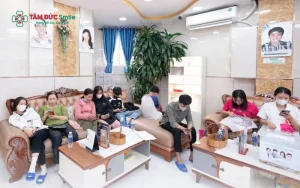 Nha khoa Tâm Đức Smile Hóc Môn tại 2B Trần Văn Mười, khu vực chờ và không gian phòng khám
