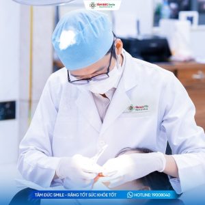 Bác sĩ Nha khoa Tâm Đức Smile Quận 7 thăm khám và điều trị